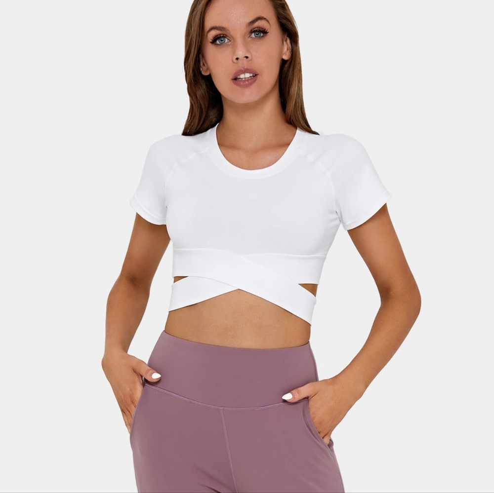 NWT Halara Cut Out Crossover Hem Cropped Sports Top White Small